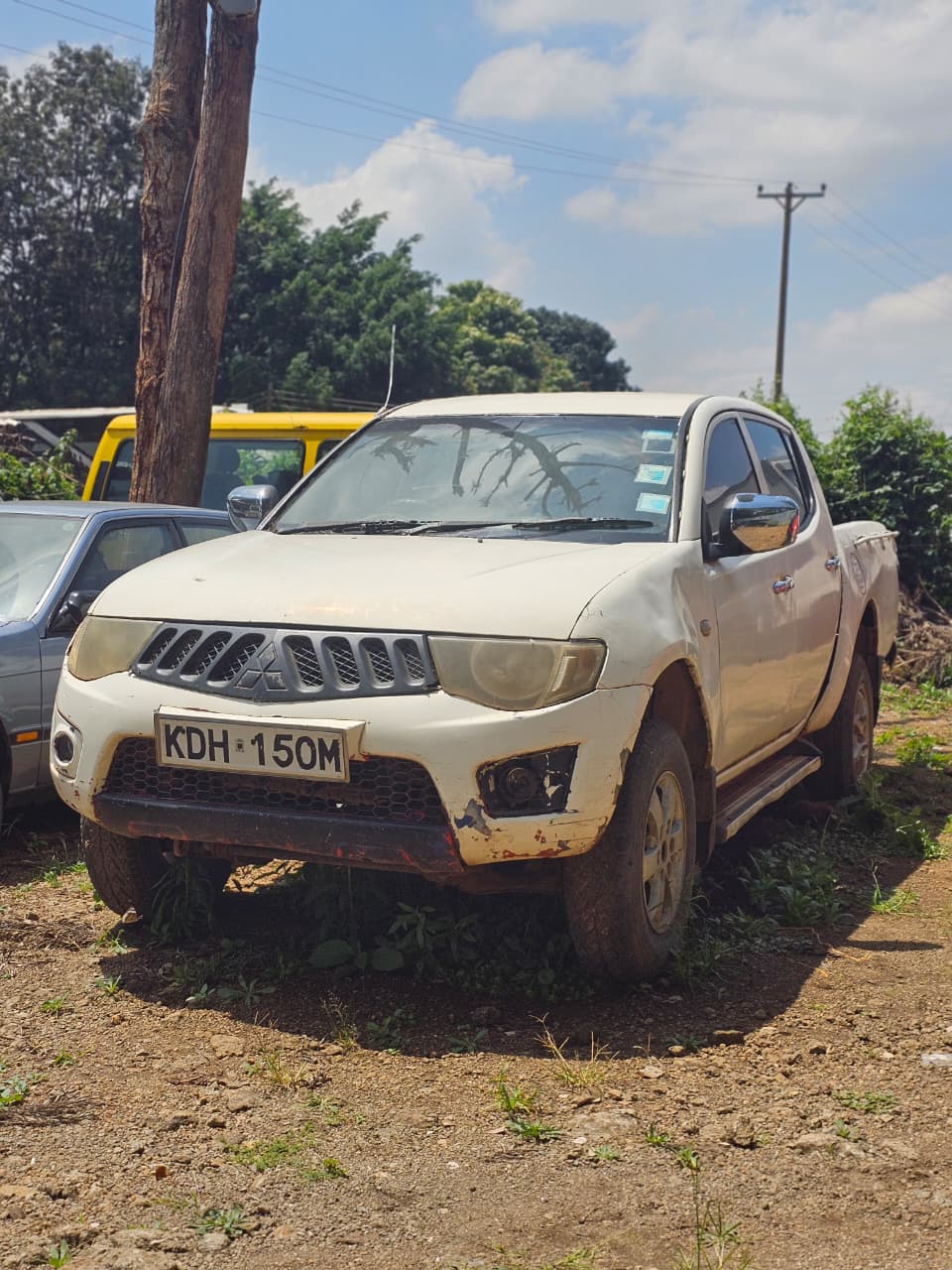 MITSUBISHI L200